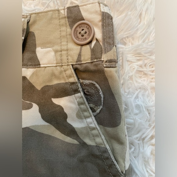 Billabong Camo Bermuda Shorts. Excellent Condition. 100% Cotton. Size S - Picture 4 of 7